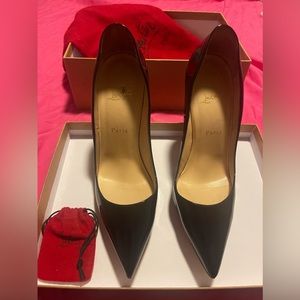 Christian Louboutin- Classic So Kate in black patent